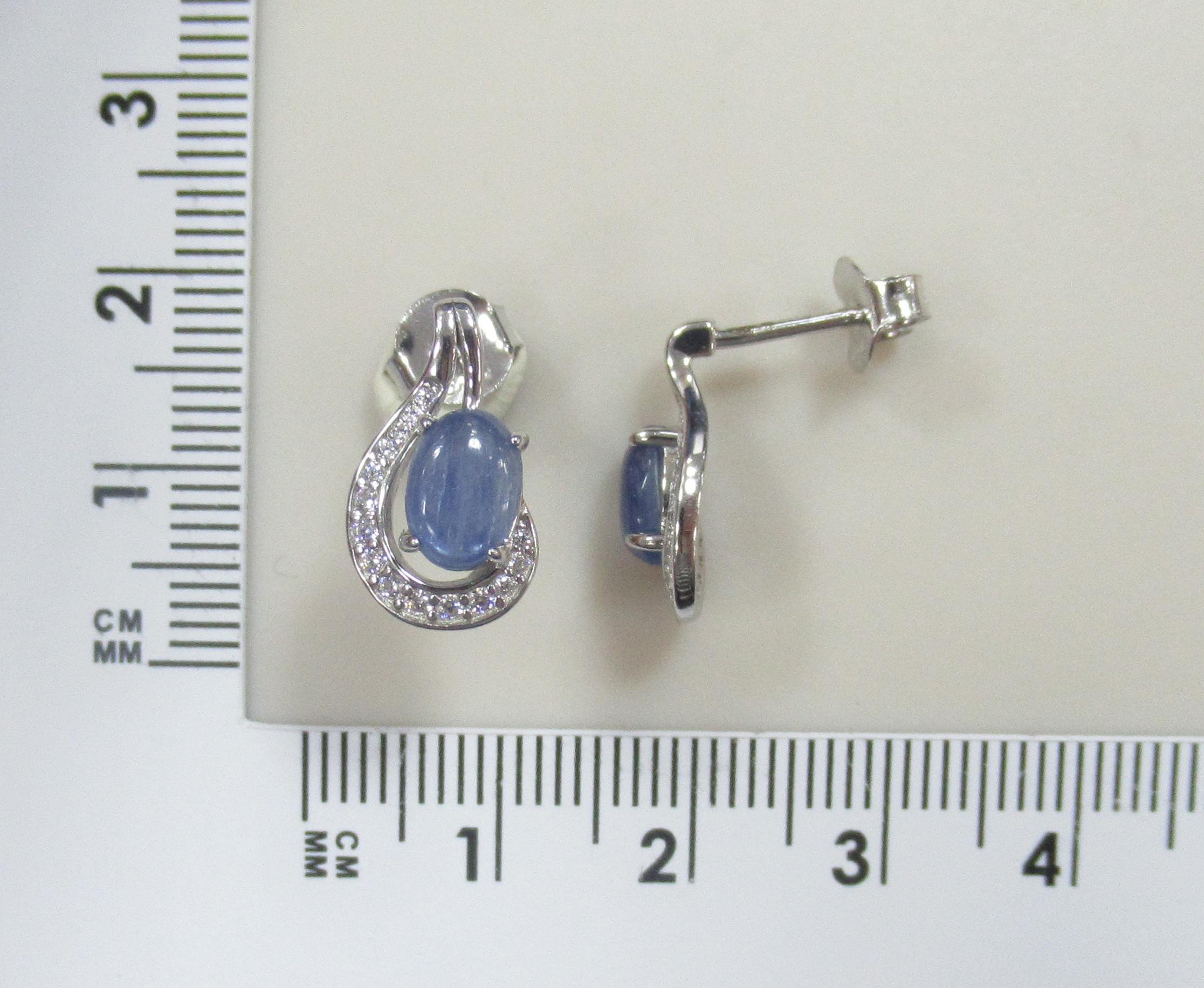 Серебряные серьги-пусеты с кианитами